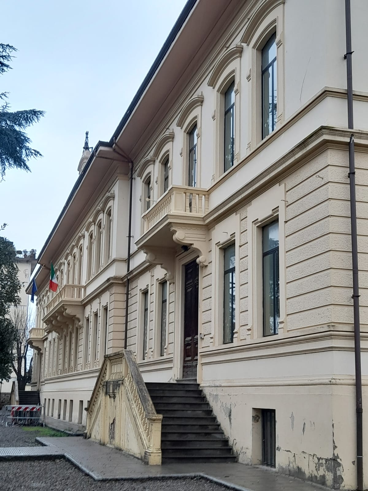 Terminato l’intervento di riqualificazione del cornicione alla scuola primaria Leonardo Da Vinci